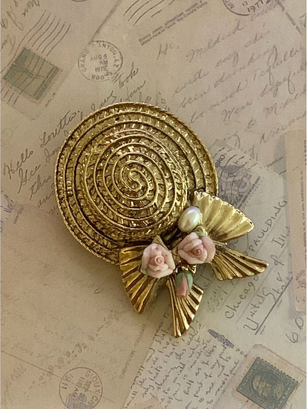 Vintage 1928 Charming Gold-Tone Straw Hat Brooch with Pink Roses & Pearl Accent